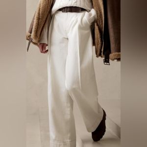 Banana Republic premium denim wide leg jeans ecru white size 29 / 30 long. NWT